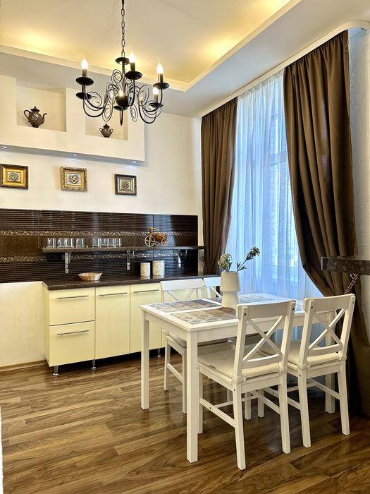 NAVIT апартаменти з кавомашиною в центрі, вид на Драматичний театр.