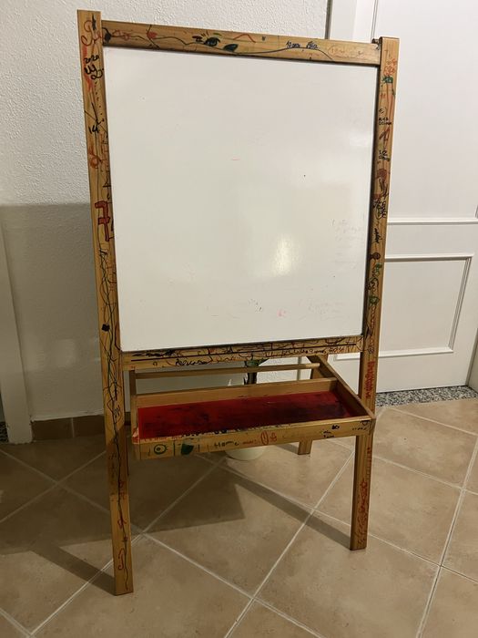 Cavalete de madeira do Ikea Mãla antigo