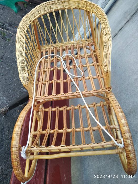 Продам дитячі санки і лижі