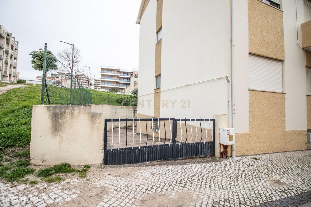 Garagem com 98,5 m² em Buarcos – Espaço Independente e Privativo