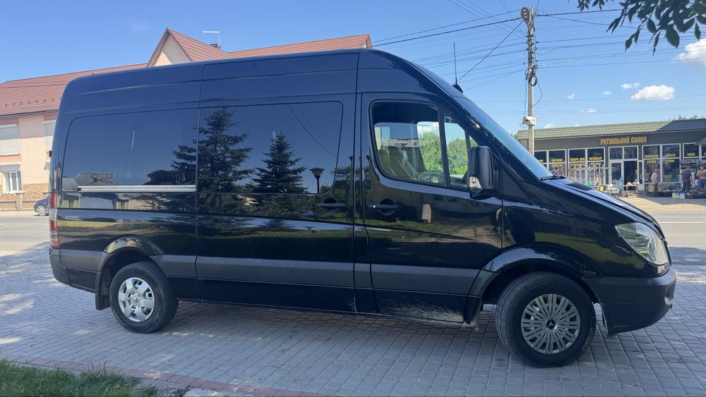 Спрінтер    з.    надійним.  двигуном