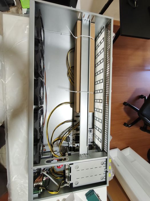 Octominer X12ULTRA Smart GPU Mining Rig