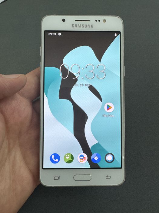 Смартфон Samsung J510FN