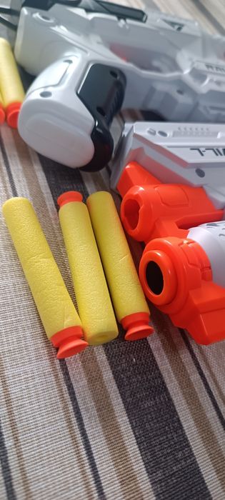 Duas Nerf Gun + 10 Nerfs