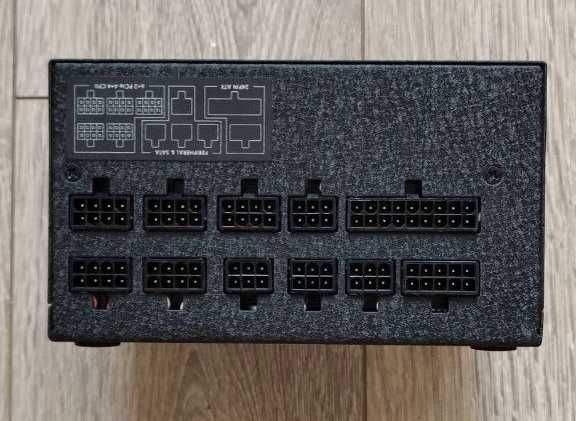 Блок живлення Chieftec Chieftronic PowerPlay Platinum GPU-1050FC 1050W