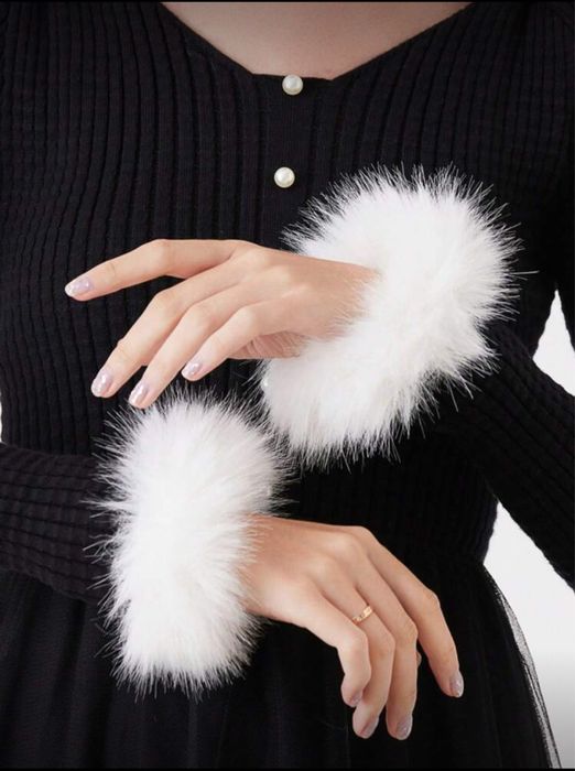 Mankiety futrzane rozpinane na guziczki