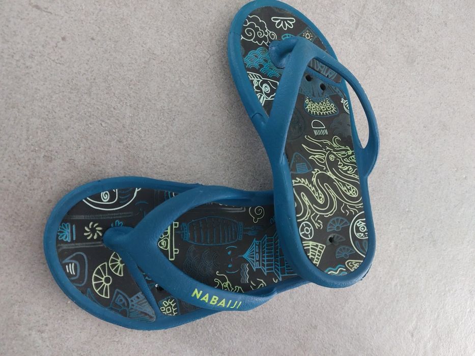 CHINELOS de dedo de criança, como novos.