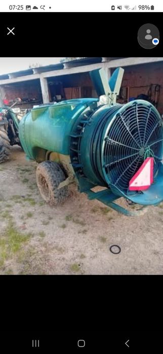 Depósito pulveriza 400 litros em bom estado 
Comando novo
bomba e caix