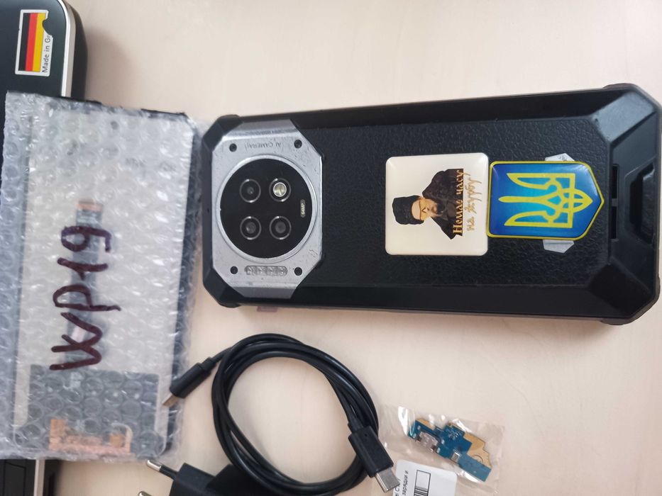 телефон Oukitel WP19