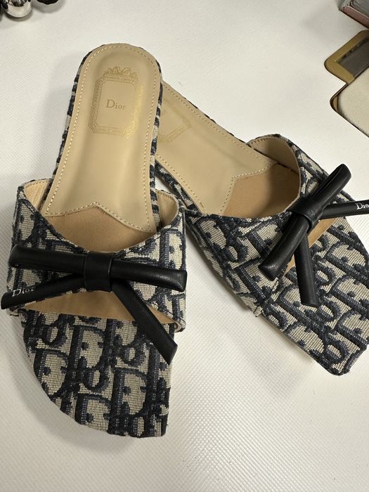 Klapki skóra logo Dior