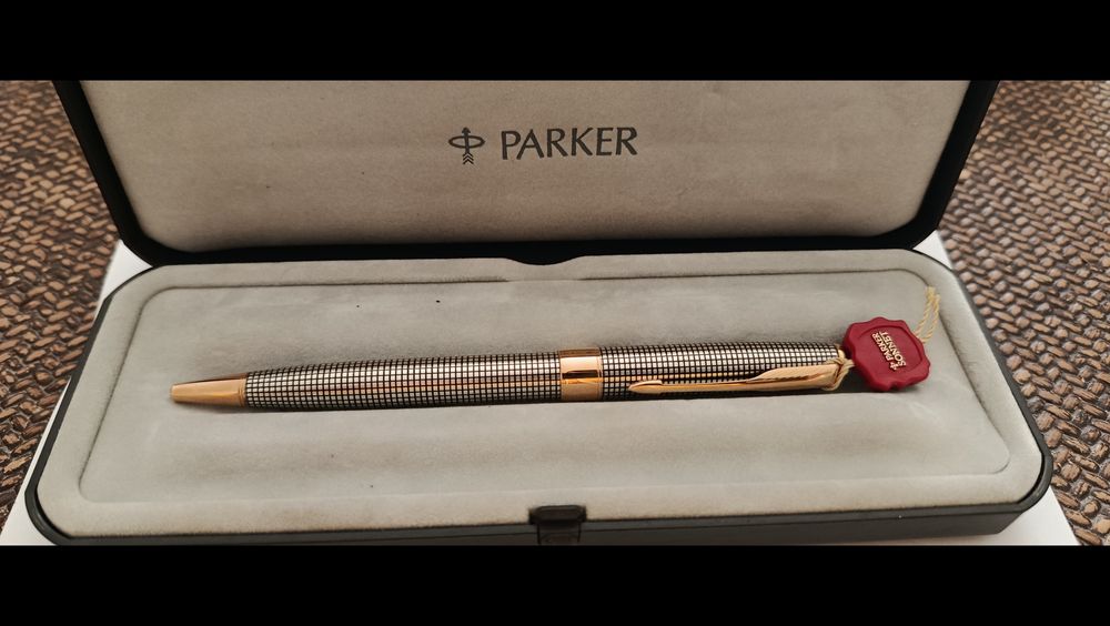 Caneta Parker Sonnet Cisele Silver GT Prata c/ detalhes Gold – France