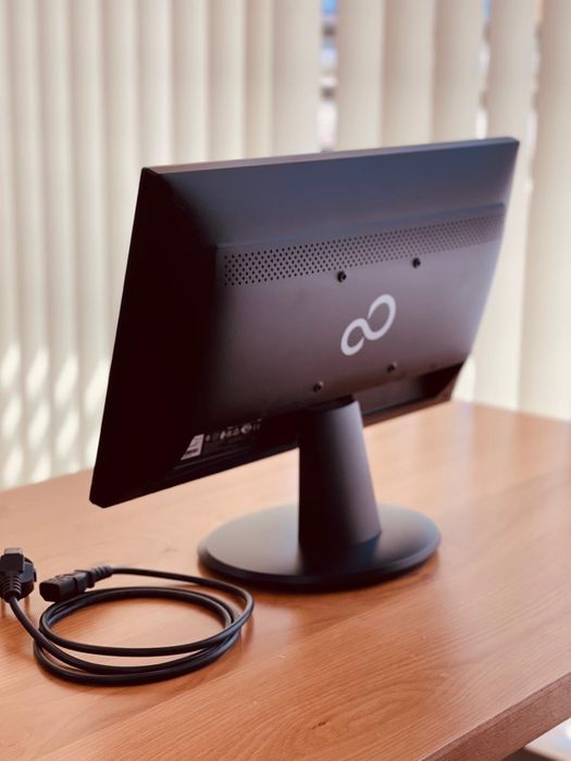 Monitor marca fujitsu, em bom estado