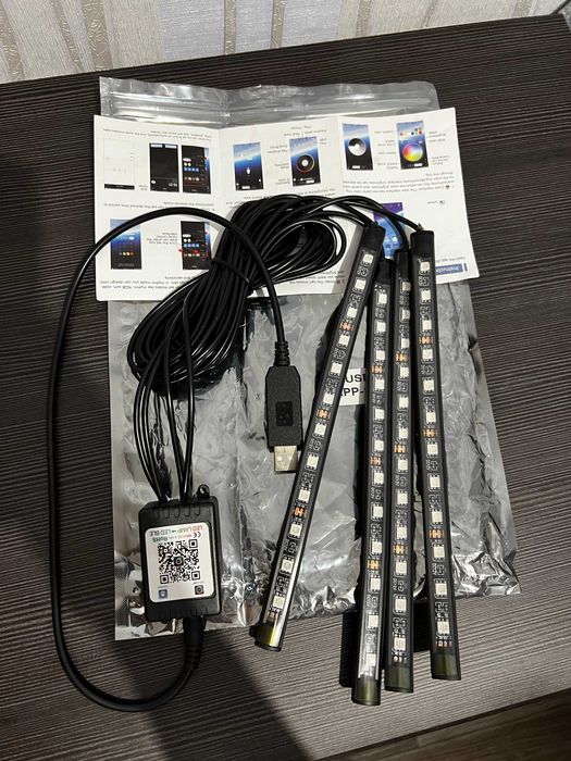 Універсальна RGB стрічка для авто з USB та управлінням з сматфона