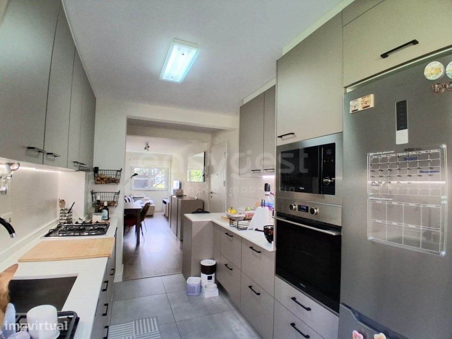 T2 Totalmente Remodelado em Benfica com Cozinha Equipada e Excelent...