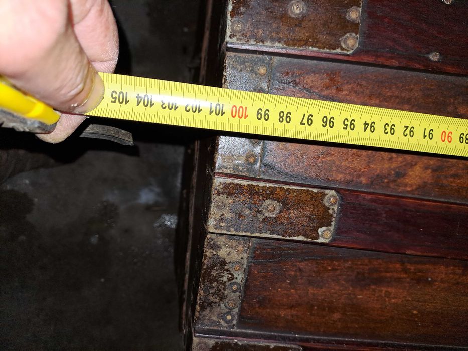 Bau antigo bastante antigo não leva tesouro