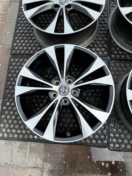 диски оригінал Toyota camry 70 avalon rav4 lexus is es gs 5 114,3 r18