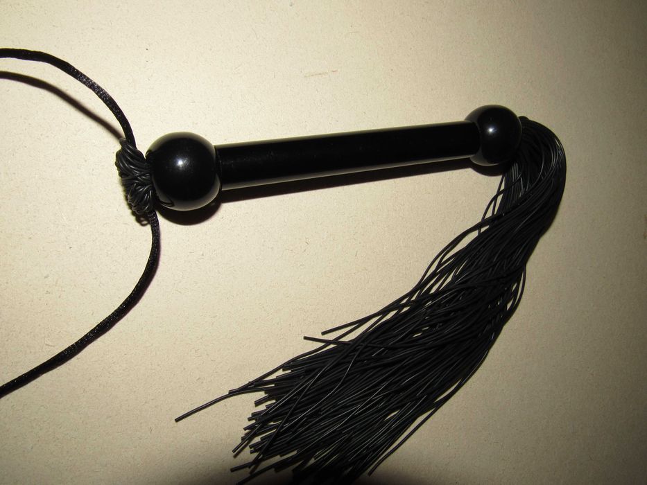 Мини - плеть длиной 29 см.