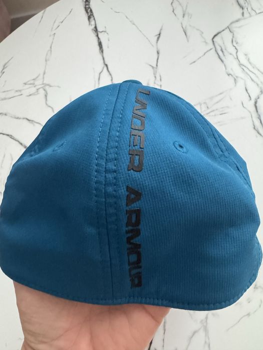 Chłopięca czapka z daszkiem