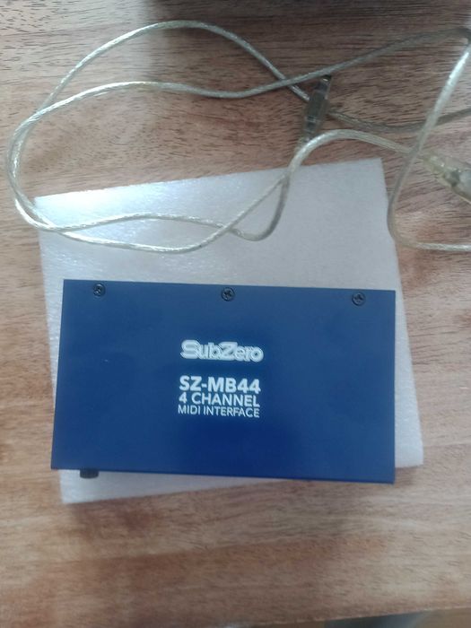 SubZero Interfejs MIDI 4x4 SZ-MB44
