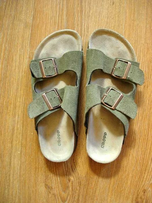 CROPP zamszowe klapki ze sprzączkami 39