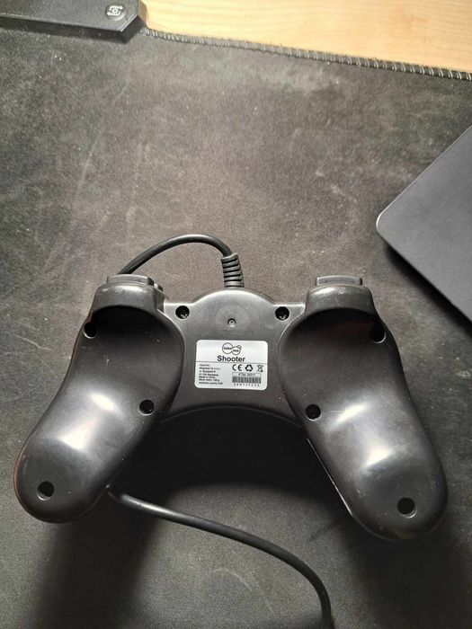 Pad do pc jak i konsol