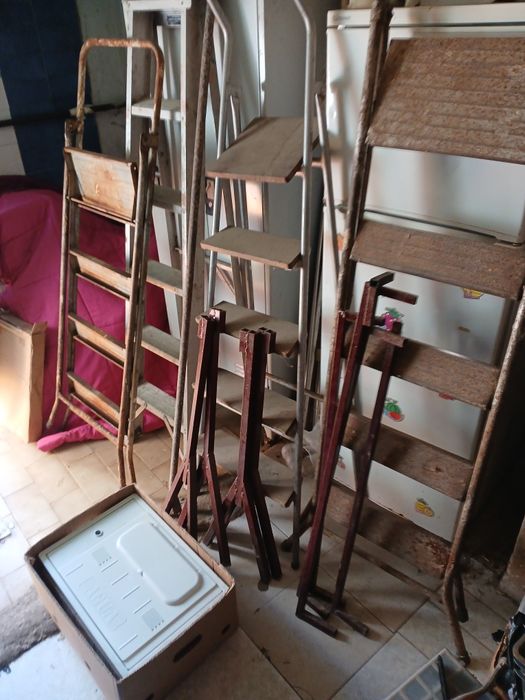 vendo escadotes antigos em ferro