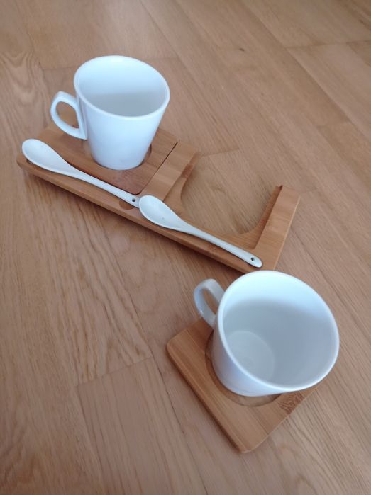 Conjunto de chávenas com suporte