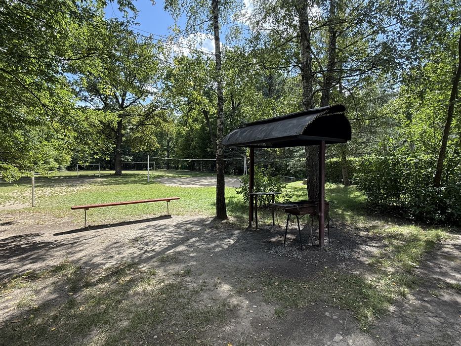 Продаж земельної ділянки 5.7 Га з базою відпочинку Умань