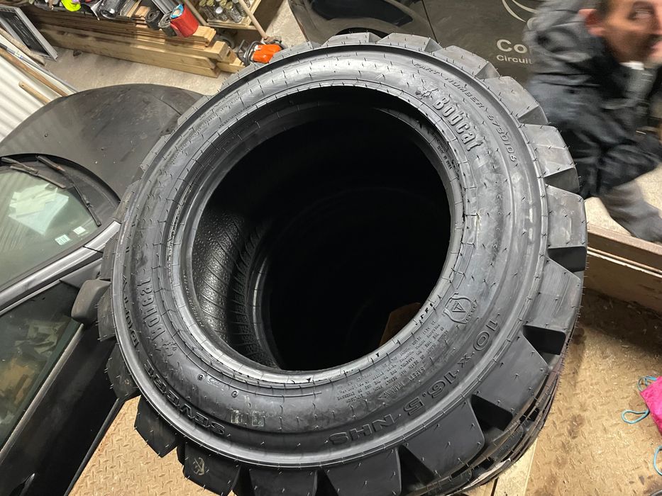 Pneus Bobcat 10-16,5