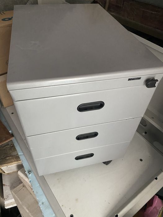 Mesa de escritório com organizador