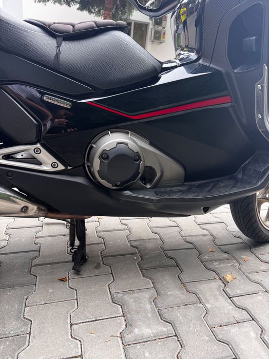 Honda Integra 750s