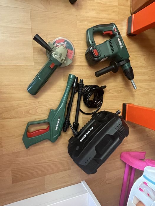 Mesa de Ferramentas Black&Decker + Ferramentas Parkside