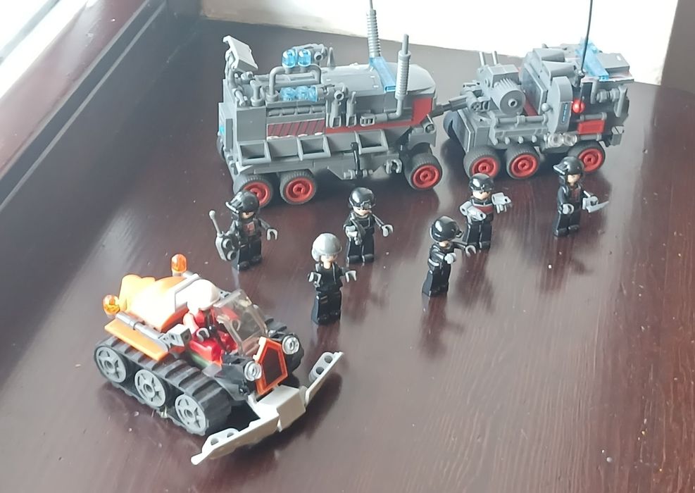 Конструктор Sluban, Command Car, Space War,плюс бонус.