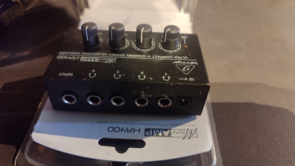 Amplificador de phones Behringer