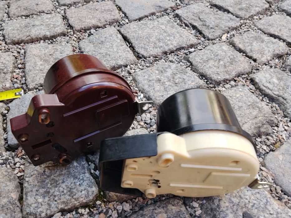 PRL Rosyjski licznik indukcyjny prądowy bakelit 2 sztuki stan retro