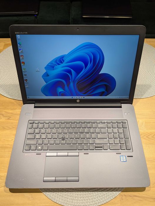 HP Zbook 17 G3/FHD IPS/i7-6820HQ/m2000m 4gb/16Gb ddr4/256m2/win