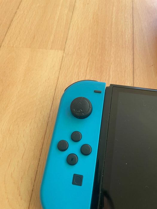 Nintendo Switch OLED + 2 gry + etui