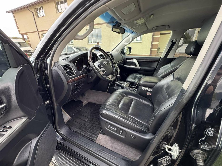 Разборка Land Cruiser 200 по запчастинах