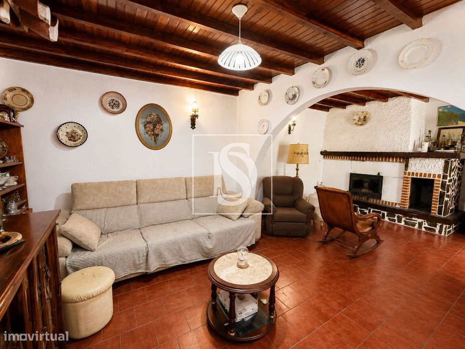 Moradia T4 com Garagem e Terreno de 875 m² na Golegã