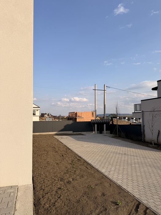 Таунхаус у с. Годилів, боковий таунхаус, під єОселю