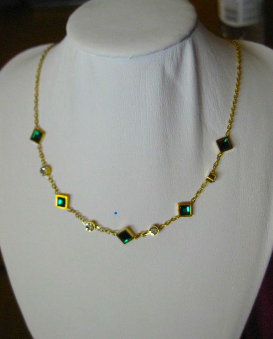 Colar Aço Dourado c/ Pedras Verdes NOVO