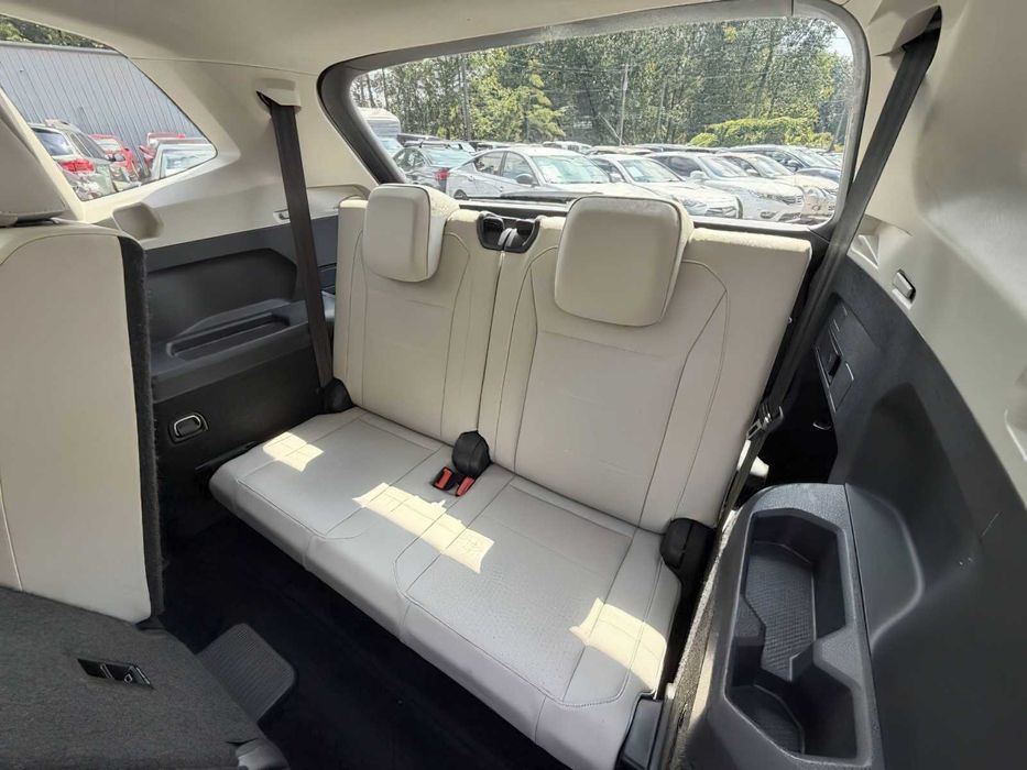Volkswagen Tiguan      2021