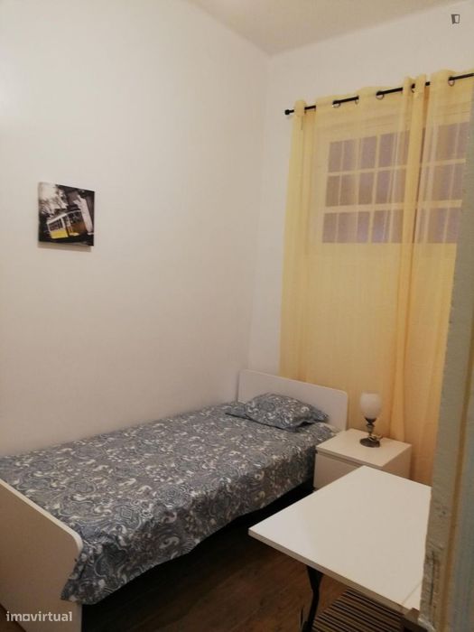 Quarto - localizado em Alameda Lisbon