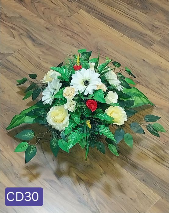 Stroik na grób cmentarz kompozycja kwiaty wiązanka bukiet