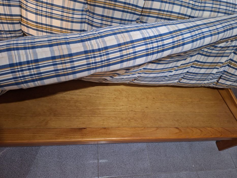 Sofá três lugares