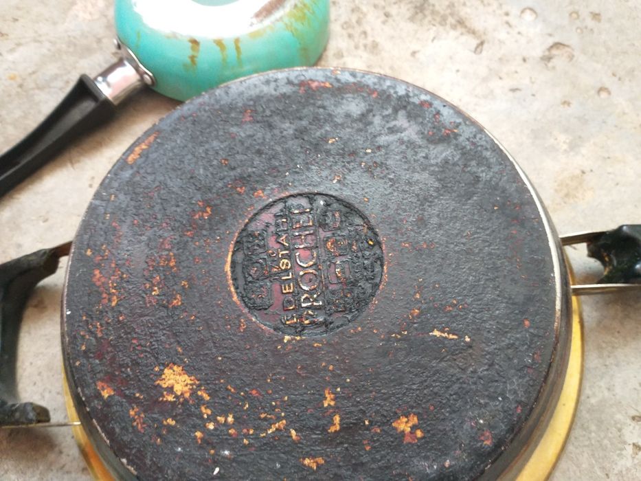 Сковородки б.у.2 шт