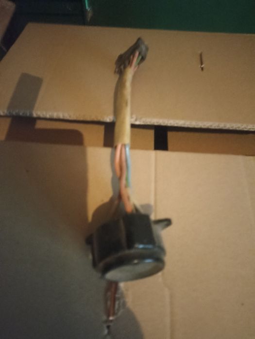 Продам разъем с проводом.