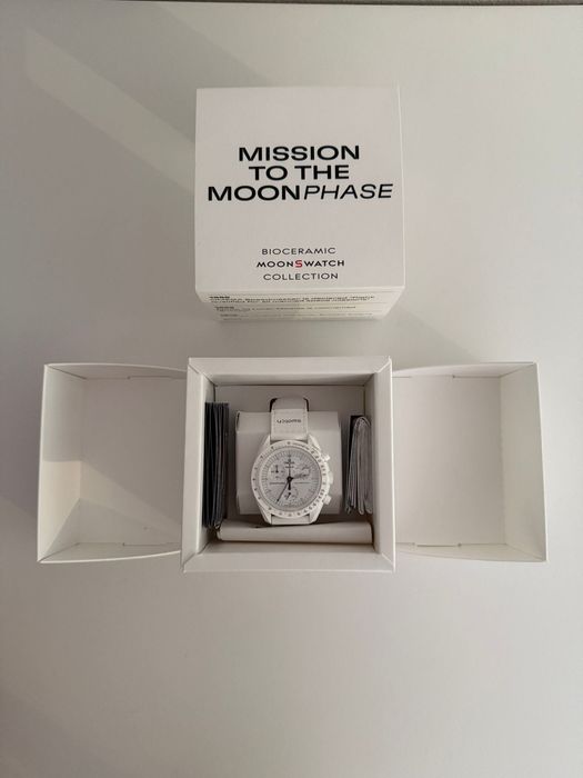 Swatch Mission to the MoonPhase Snoopy
