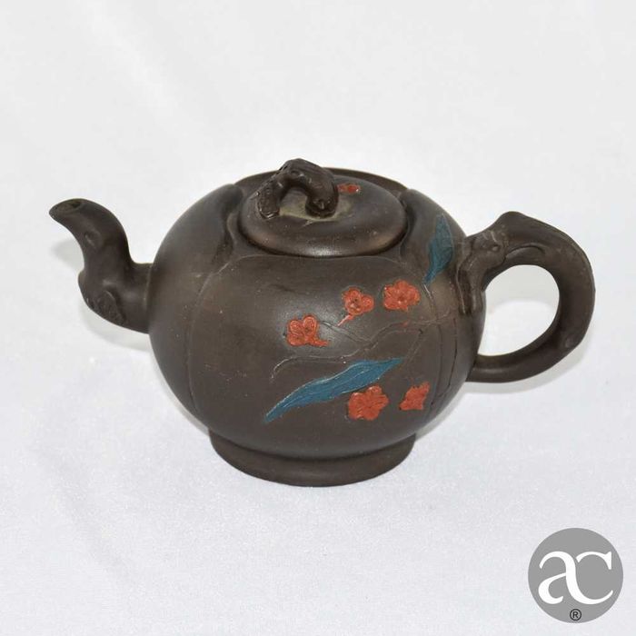 Bule Yixing em Terracota – China, feito à mão