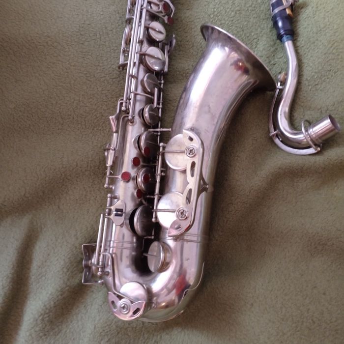 Продам саксафон з кейсом